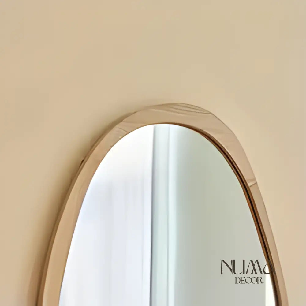 Duna | Espejo con diseño asimétrico con marco de madera