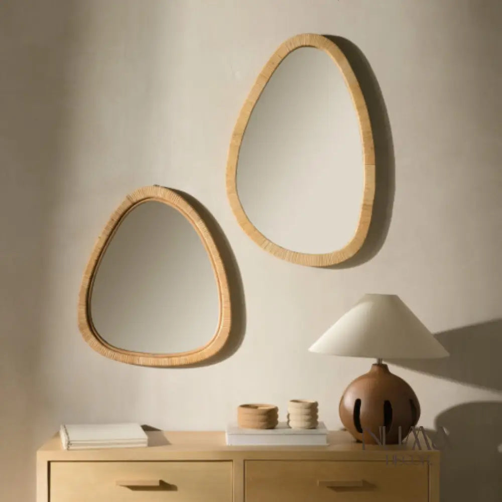 Duna | Espejo con diseño asimétrico con marco de madera