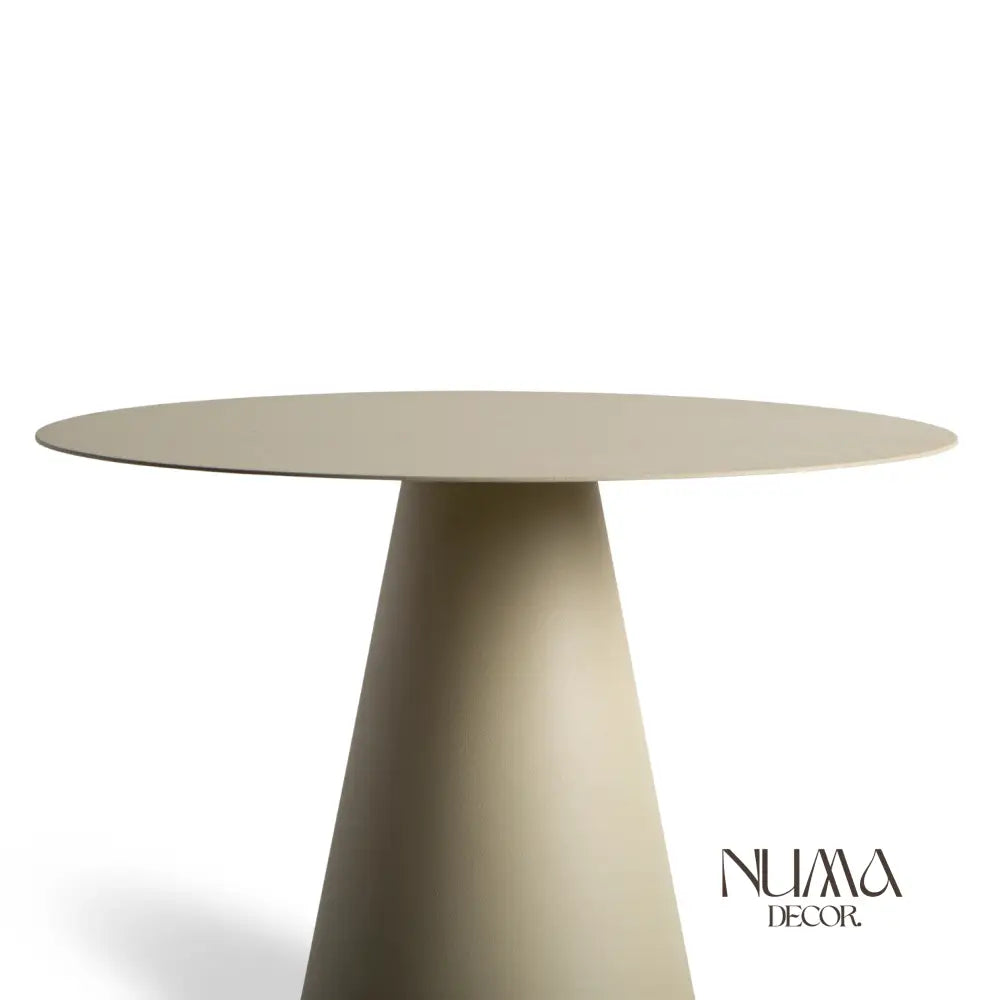 Siro | Mesa de diseño cónico en metal